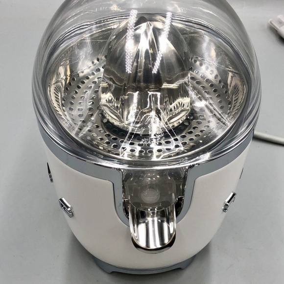 Smeg 50's Retro Style Citrus Juicer in White with Box - Picture 4 of 7